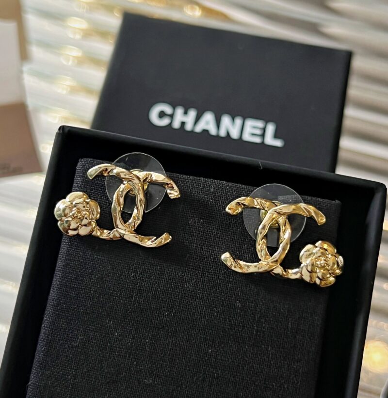 ☑️CHANEL香奈儿金色双c山茶花耳钉耳环 - Image 4