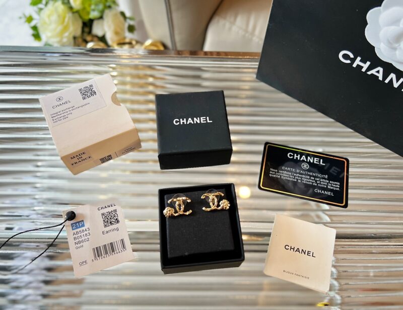 ☑️CHANEL香奈儿金色双c山茶花耳钉耳环 - Image 3