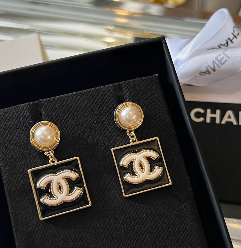 ☑️CHANEL香奈儿双c珍珠珐琅滴油耳钉耳环 - Image 4