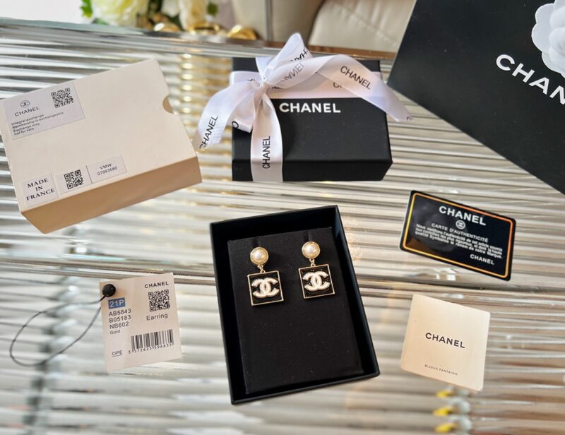 ☑️CHANEL香奈儿双c珍珠珐琅滴油耳钉耳环 - Image 3