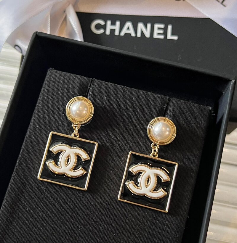 ☑️CHANEL香奈儿双c珍珠珐琅滴油耳钉耳环 - Image 6