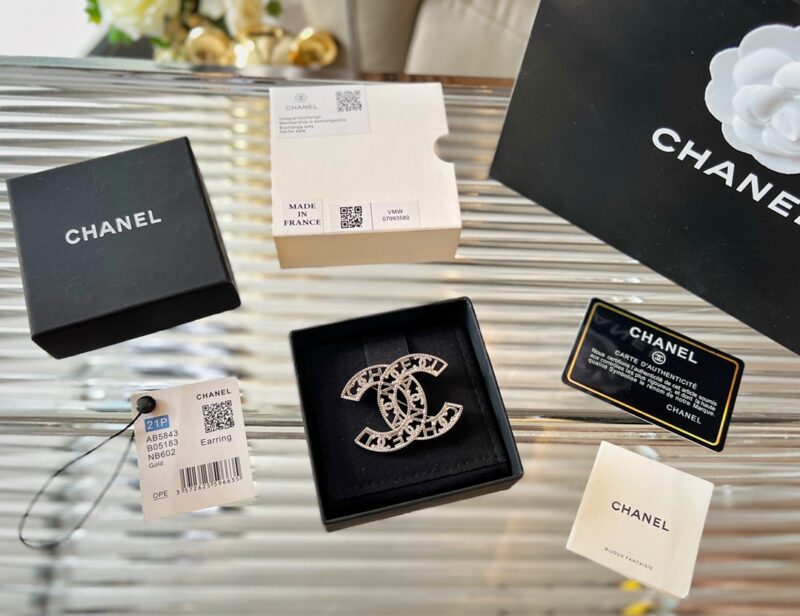 ☑️CHANEL香奈儿双c镂空满钻胸针 - Image 3