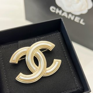☑️CHANEL香奈儿双c亚克力胸针