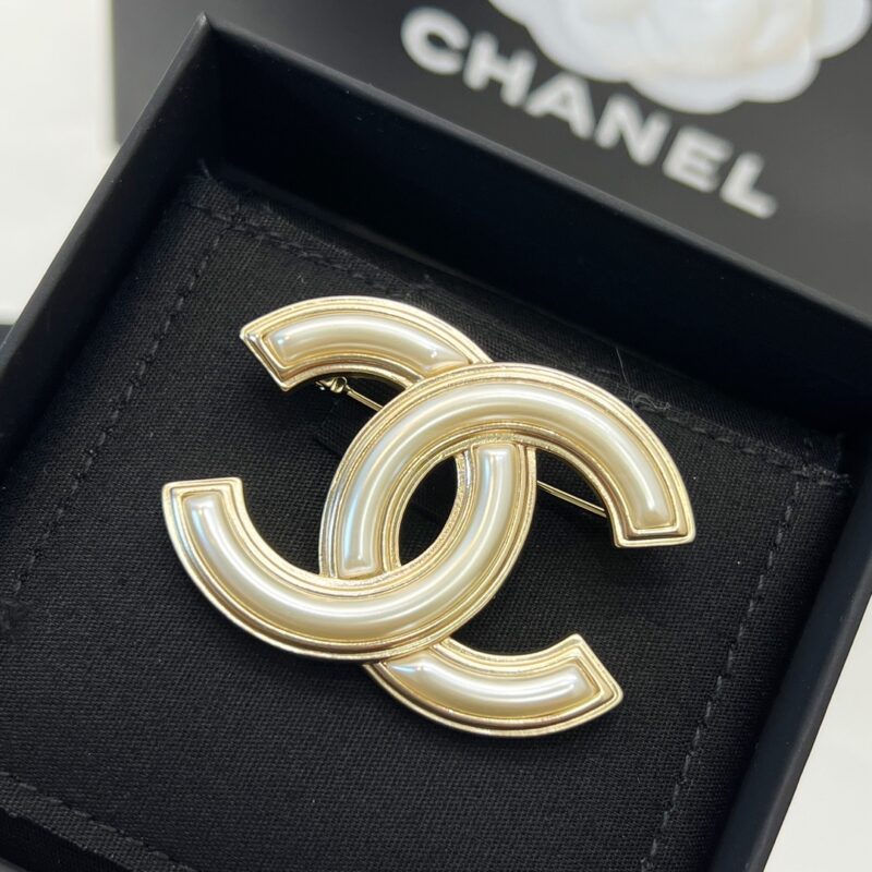 ☑️CHANEL香奈儿双c亚克力胸针 - Image 4