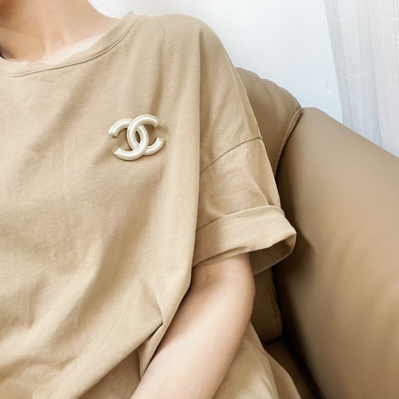 ☑️CHANEL香奈儿双c亚克力胸针 - Image 5