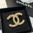 ☑️CHANEL香奈儿双c 金色满钻胸针