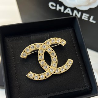 ☑️CHANEL香奈儿双c 金色满钻胸针