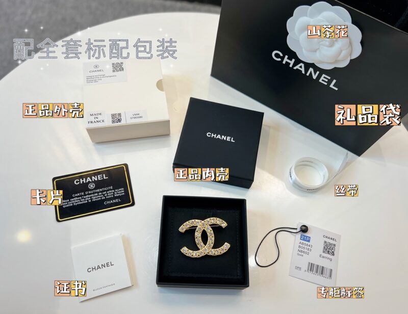 ☑️CHANEL香奈儿双c 金色满钻胸针 - Image 2