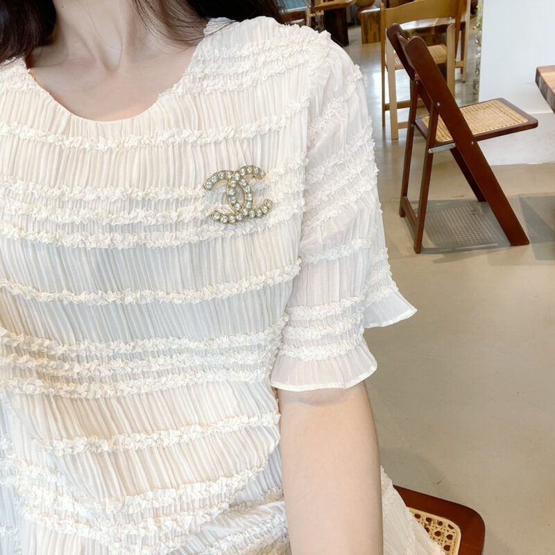 ☑️CHANEL香奈儿双c 金色满钻胸针 - Image 5