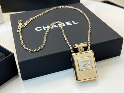 ☑️CHANEL香奈儿双c香水瓶项链毛衣链