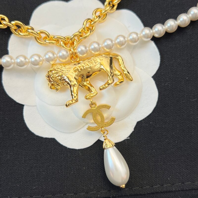 ☑️CHANEL香奈儿双c珍珠狮子🦁项链 - Image 8