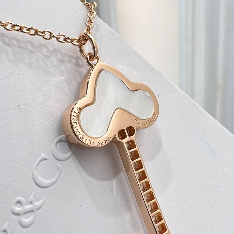 TIFFANY& CO.蒂芙尼Fleur de Lis 白贝钥匙吊坠项链 - Image 7