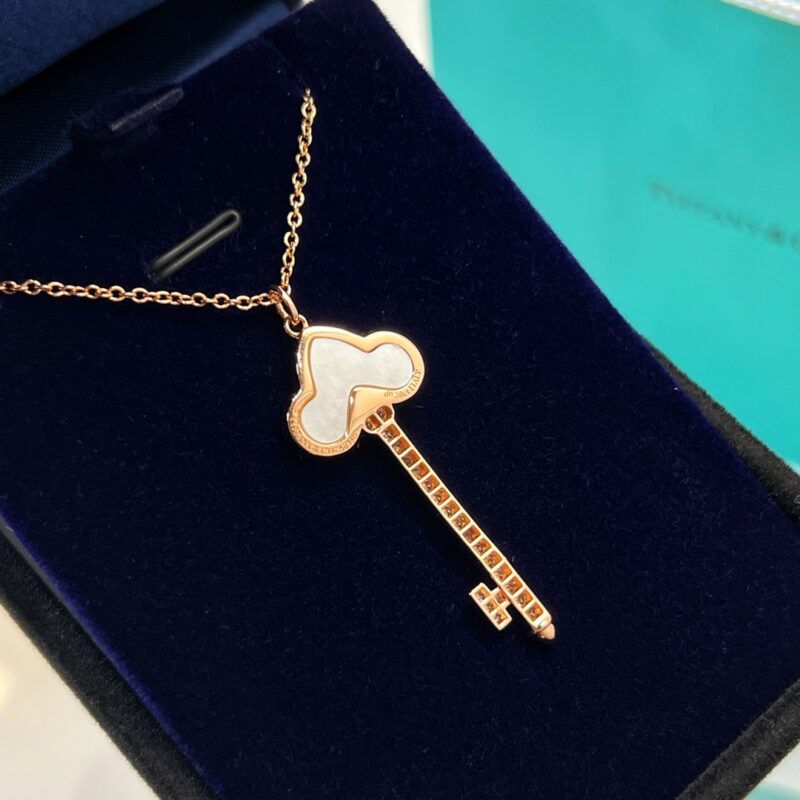 TIFFANY& CO.蒂芙尼Fleur de Lis 白贝钥匙吊坠项链 - Image 5