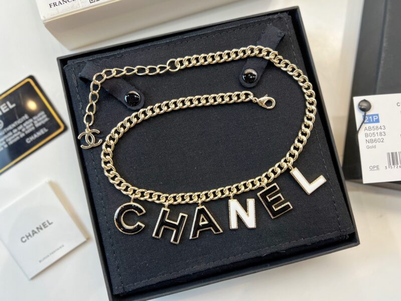 ☑️CHANEL香奈儿珐琅滴油字母项链 - Image 4