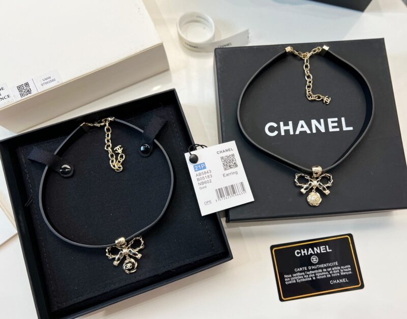 ☑️CHANEL香奈儿蝴蝶结皮绳颈链项链