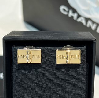 ☑️CHANEL香奈儿方形金色耳钉耳环