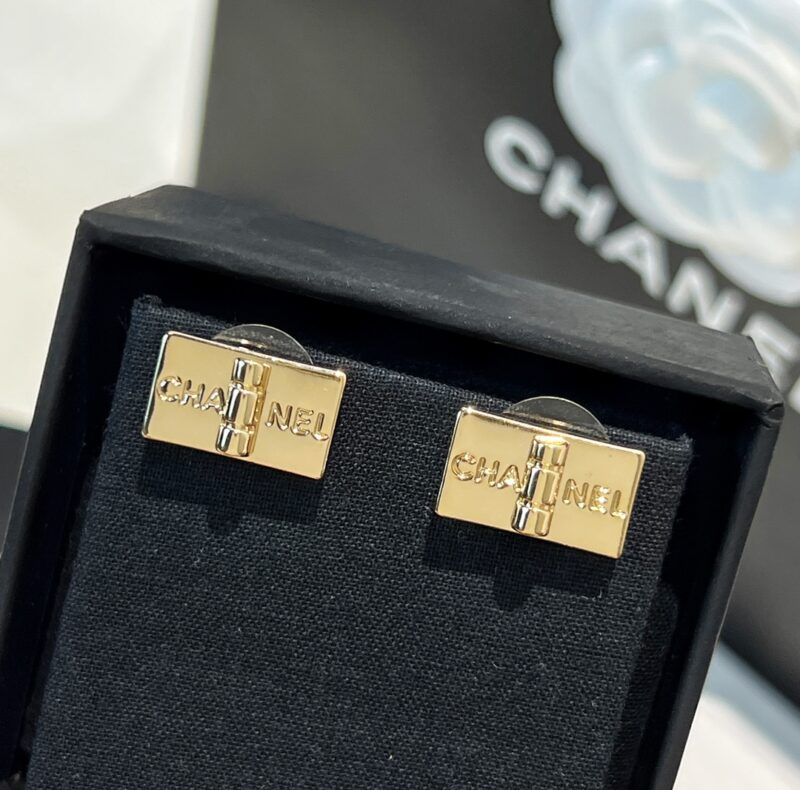 ☑️CHANEL香奈儿方形金色耳钉耳环 - Image 6