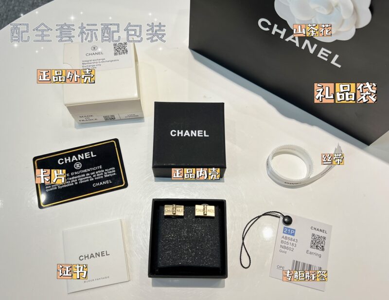 ☑️CHANEL香奈儿方形金色耳钉耳环 - Image 3