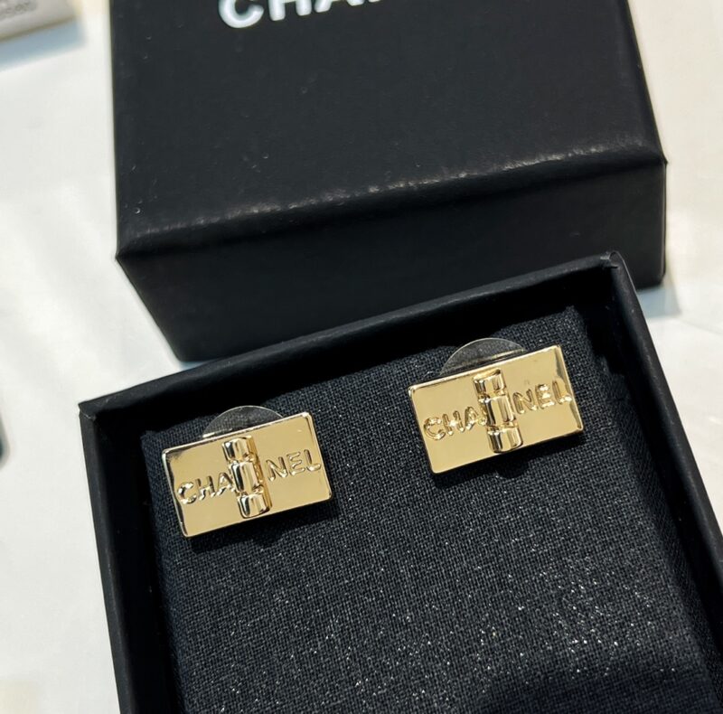 ☑️CHANEL香奈儿方形金色耳钉耳环 - Image 8