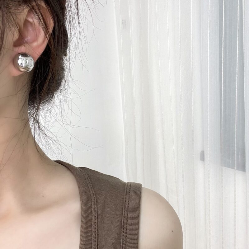 ☑️CHANEL香奈儿c1双c光面银珠耳钉耳环 - Image 5