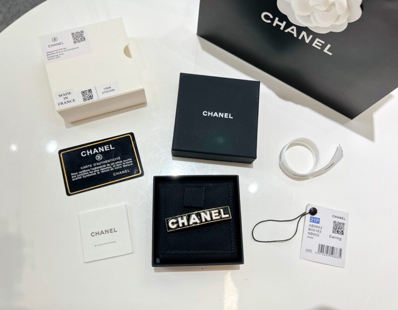 ☑️CHANEL香奈儿黑色滴油字母发夹发卡 - Image 3