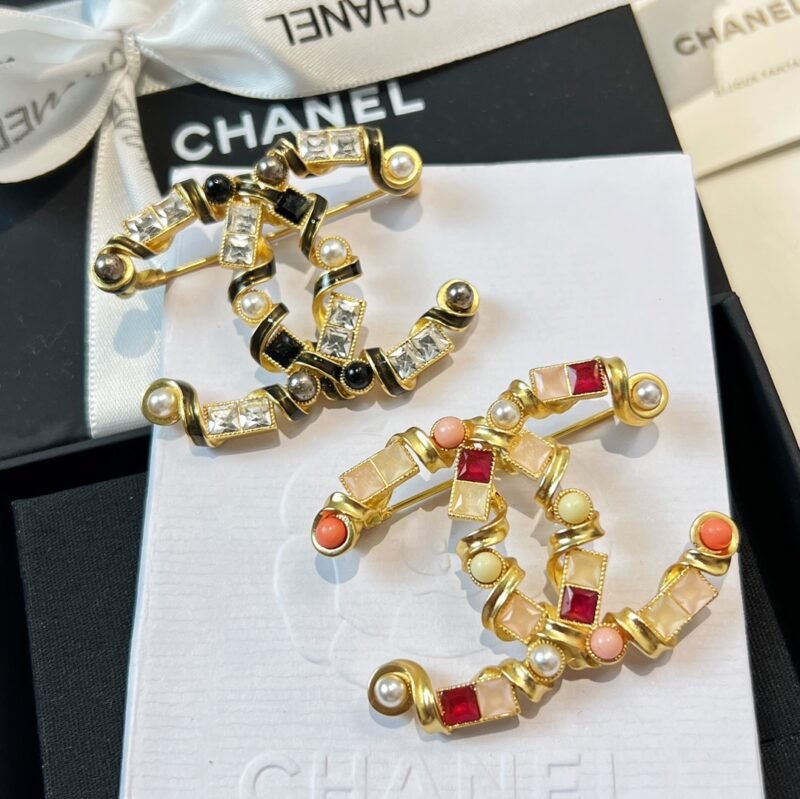 ☑️CHANEL香奈儿双c方钻粉珍珠胸针 - Image 6