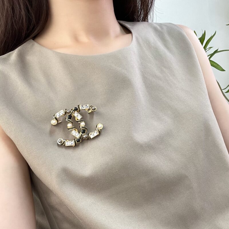 ☑️CHANEL香奈儿双c方钻粉珍珠胸针 - Image 8