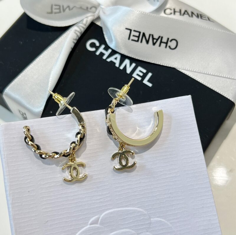 ☑️CHANEL香奈儿c2双c黑皮绳字母耳钉耳环 - Image 9