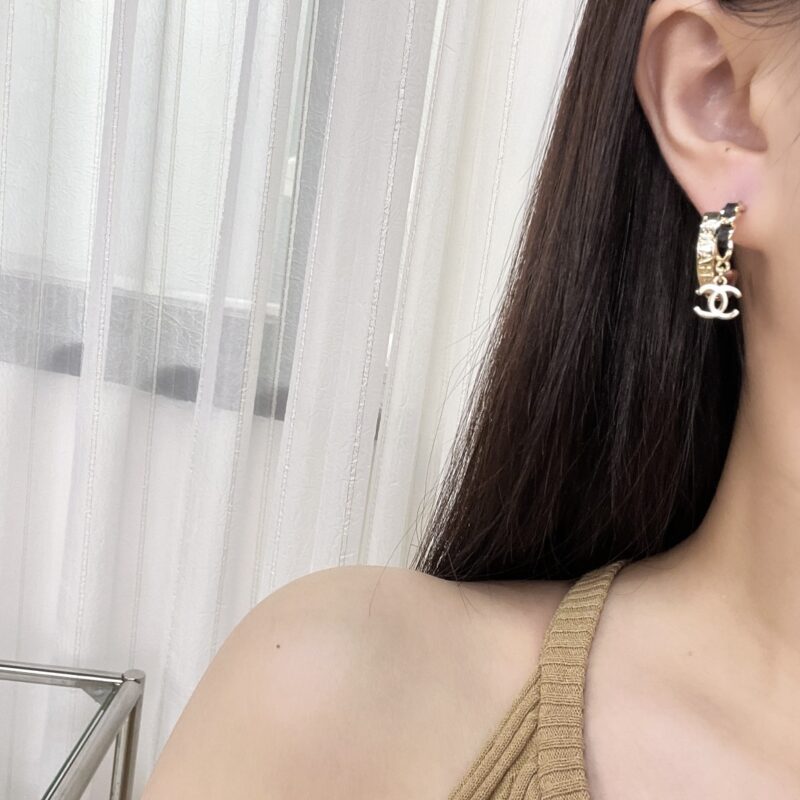 ☑️CHANEL香奈儿c2双c黑皮绳字母耳钉耳环 - Image 5