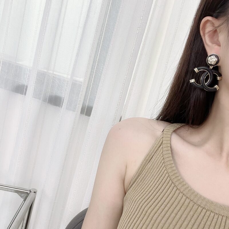☑️CHANEL香奈儿c2双c黑皮山茶花耳钉耳环 - Image 4