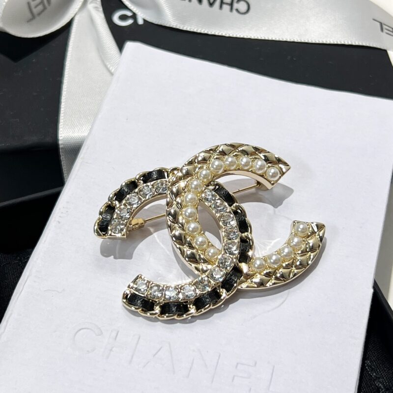 ☑️CHANEL香奈儿双c黑皮绳珍珠胸针 - Image 4