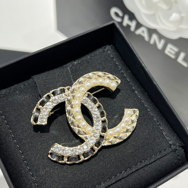 ☑️CHANEL香奈儿双c黑皮绳珍珠胸针 - Image 8