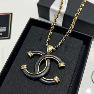 ☑️CHANEL香奈儿双c黑皮绳项链