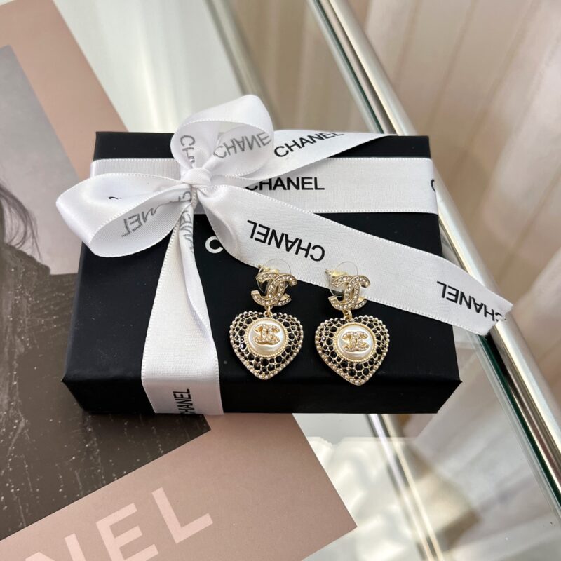 ☑️CHANEL香奈儿c2双c满钻桃心爱心耳钉耳环 - Image 5
