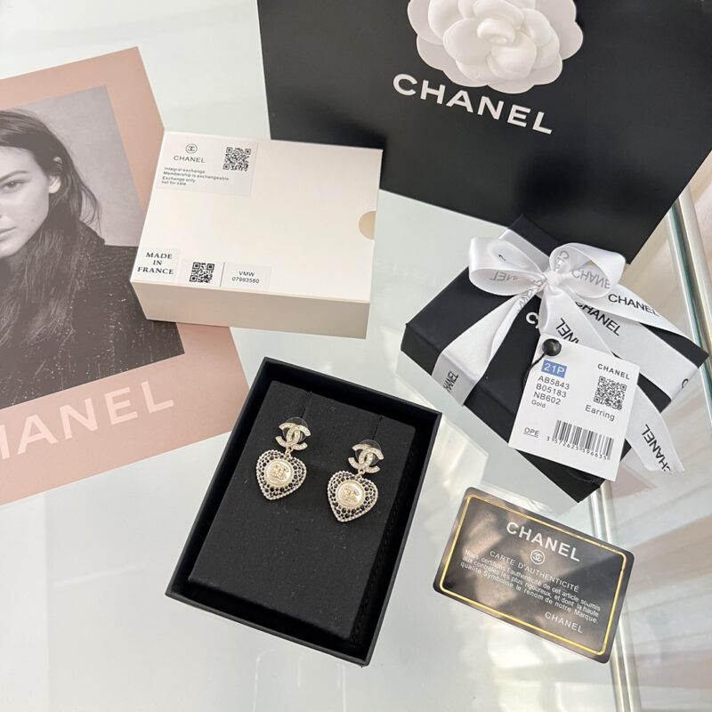 ☑️CHANEL香奈儿c2双c满钻桃心爱心耳钉耳环 - Image 3