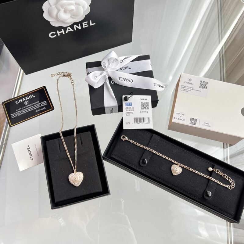☑️CHANEL香奈儿双c满钻桃心爱心手链 项链 - Image 5
