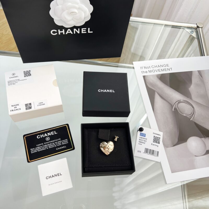 ☑️CHANEL香奈儿金色双c桃心胸针 - Image 3