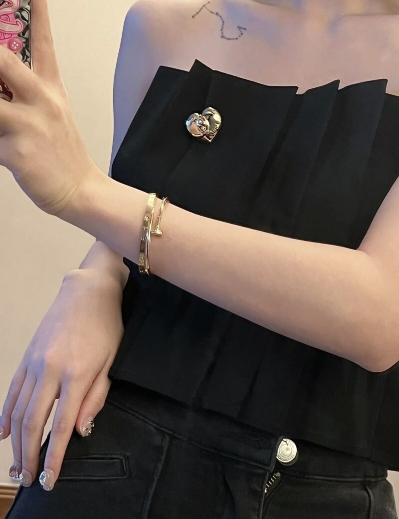 ☑️CHANEL香奈儿金色双c桃心胸针 - Image 5