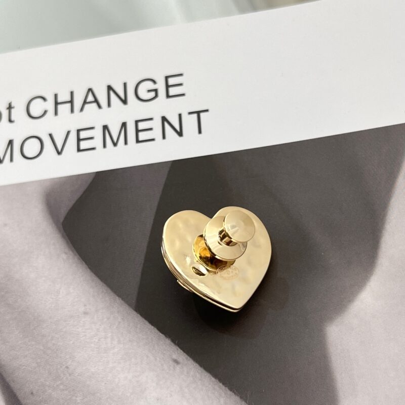 ☑️CHANEL香奈儿金色双c桃心胸针 - Image 8