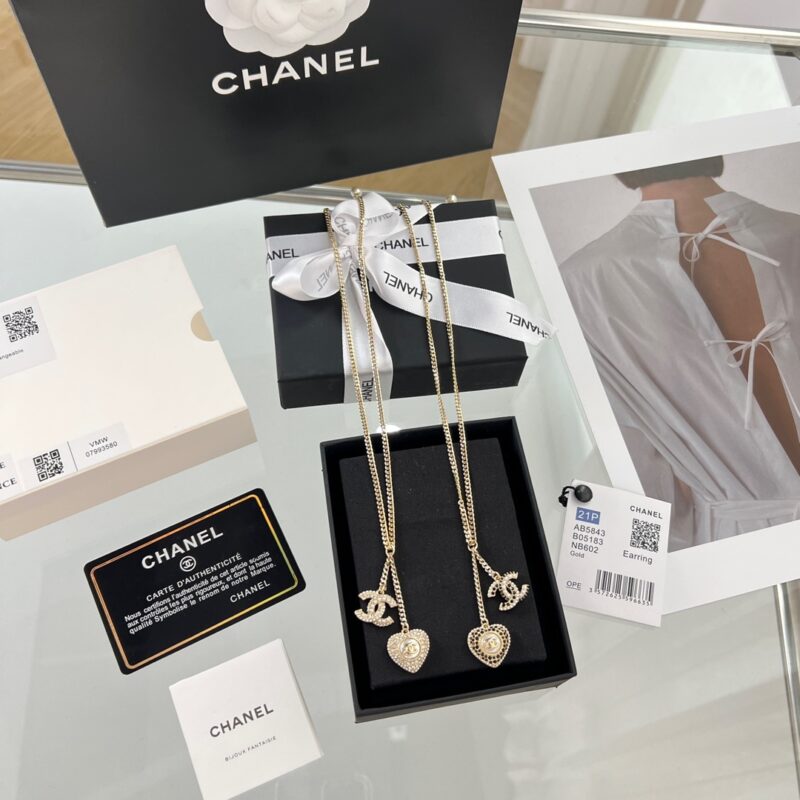 ☑️CHANEL香奈儿满钻桃心双c项链 - Image 5