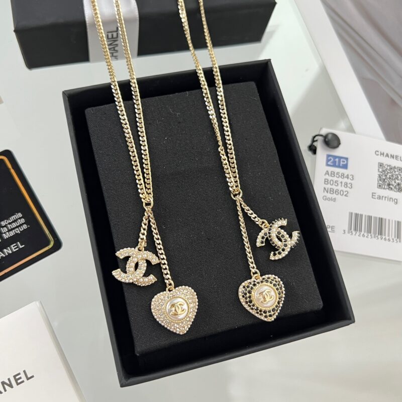 ☑️CHANEL香奈儿满钻桃心双c项链
