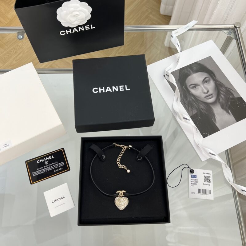 ☑️CHANEL香奈儿满钻桃心双c黑皮绳项链 - Image 3