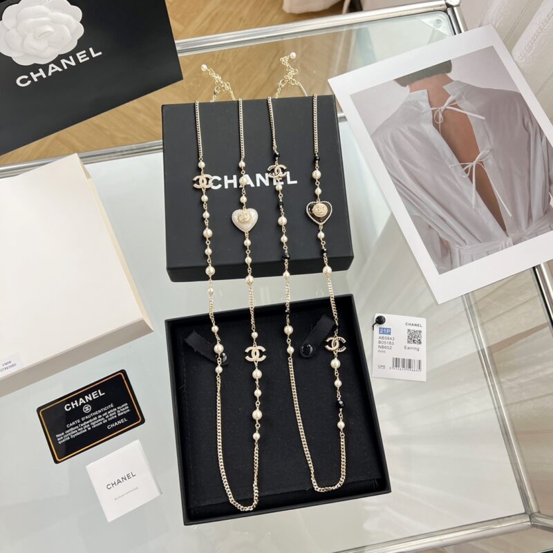 ☑️CHANEL香奈儿双c桃心黑白钻毛衣链项链 - Image 5