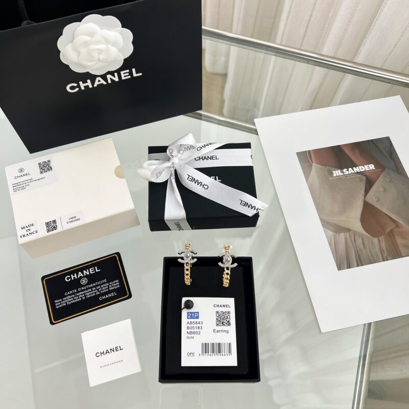 ☑️CHANEL香奈儿双c 满钻耳钉耳环 - Image 3