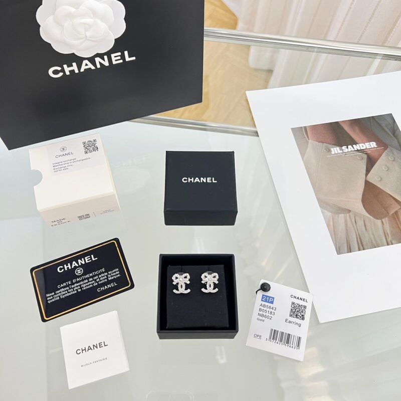 ☑️CHANEL香奈儿双c 满钻蝴蝶结耳钉耳环 - Image 3