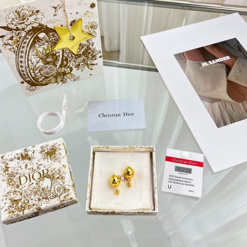 ☑️DIOR迪奥金色耳钉耳环 - Image 3