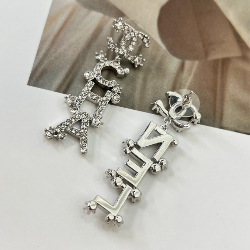 ☑️CHANEL香奈儿双c满钻字母耳环耳钉 - Image 10
