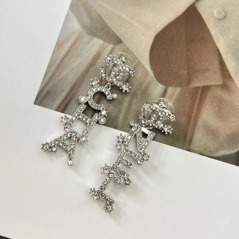 ☑️CHANEL香奈儿双c满钻字母耳环耳钉 - Image 9