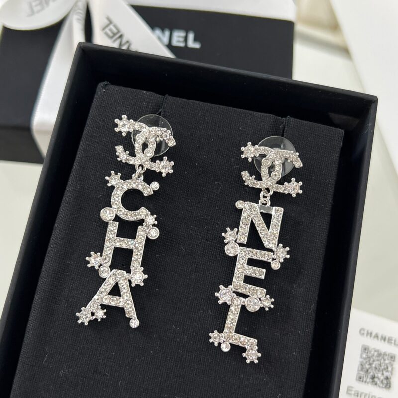 ☑️CHANEL香奈儿双c满钻字母耳环耳钉 - Image 5