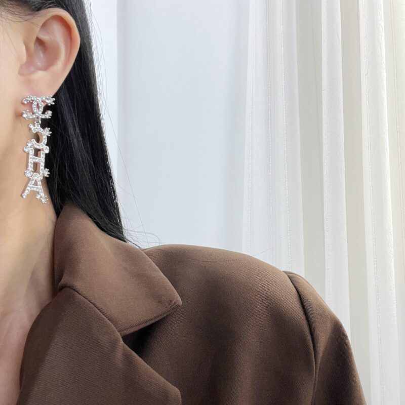 ☑️CHANEL香奈儿双c满钻字母耳环耳钉 - Image 7